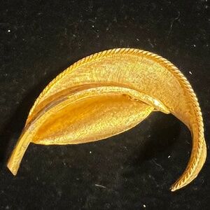 Vintage BSK Signed Gold Tone Leaf Brooch Pin